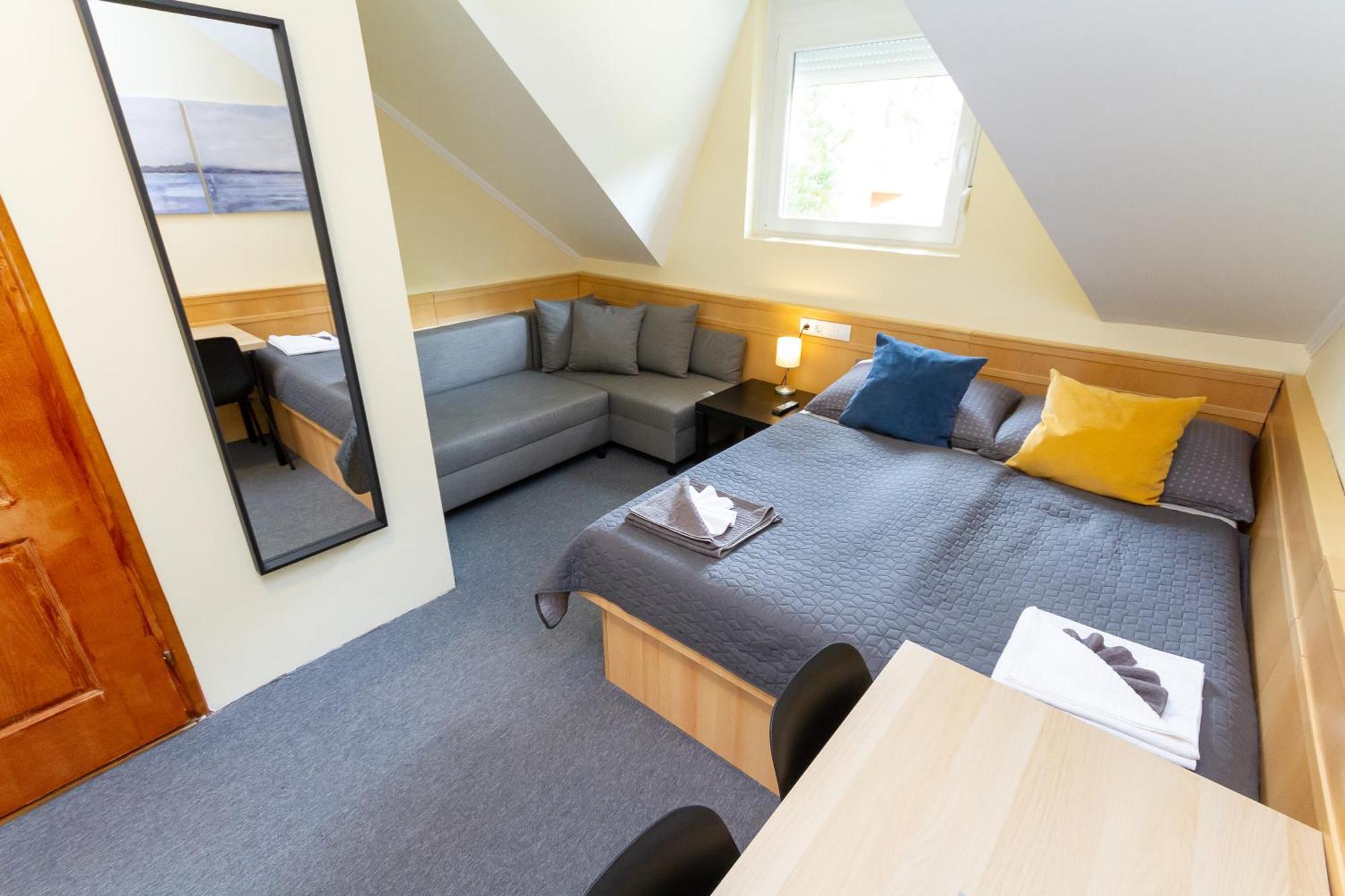 Kati P Vendeghaz Apartment Сиофок Екстериор снимка
